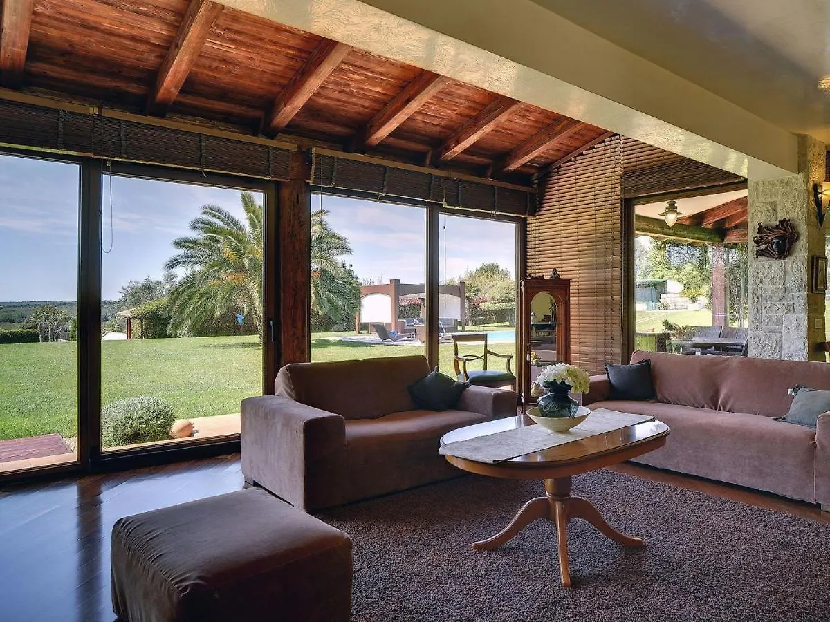 Luxurious Villa In Pomer With Pool And Jacuzzi